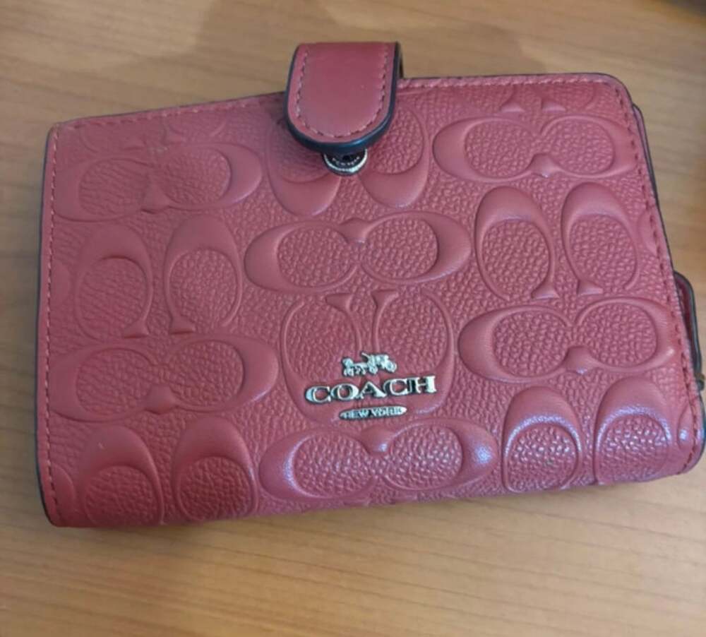 Medium Corner Zip Wallet In Signature Leather